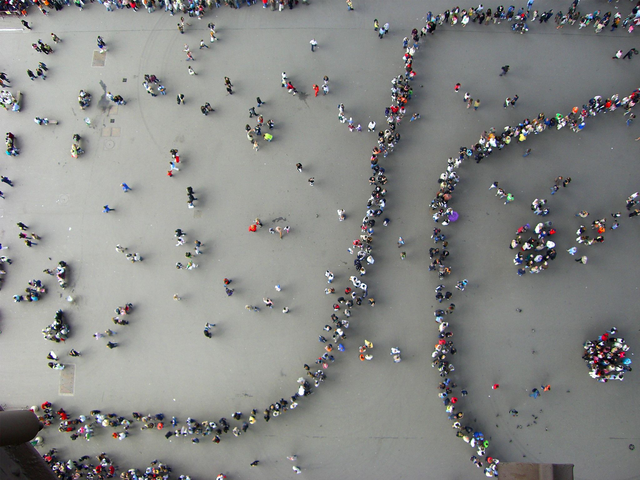 BenJTsunami - Eifelturmschlange (CC BY-NC 2.0) flickr